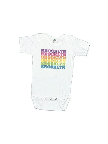 Laughing Giraffe Short Sleeve Onesie (view 1)