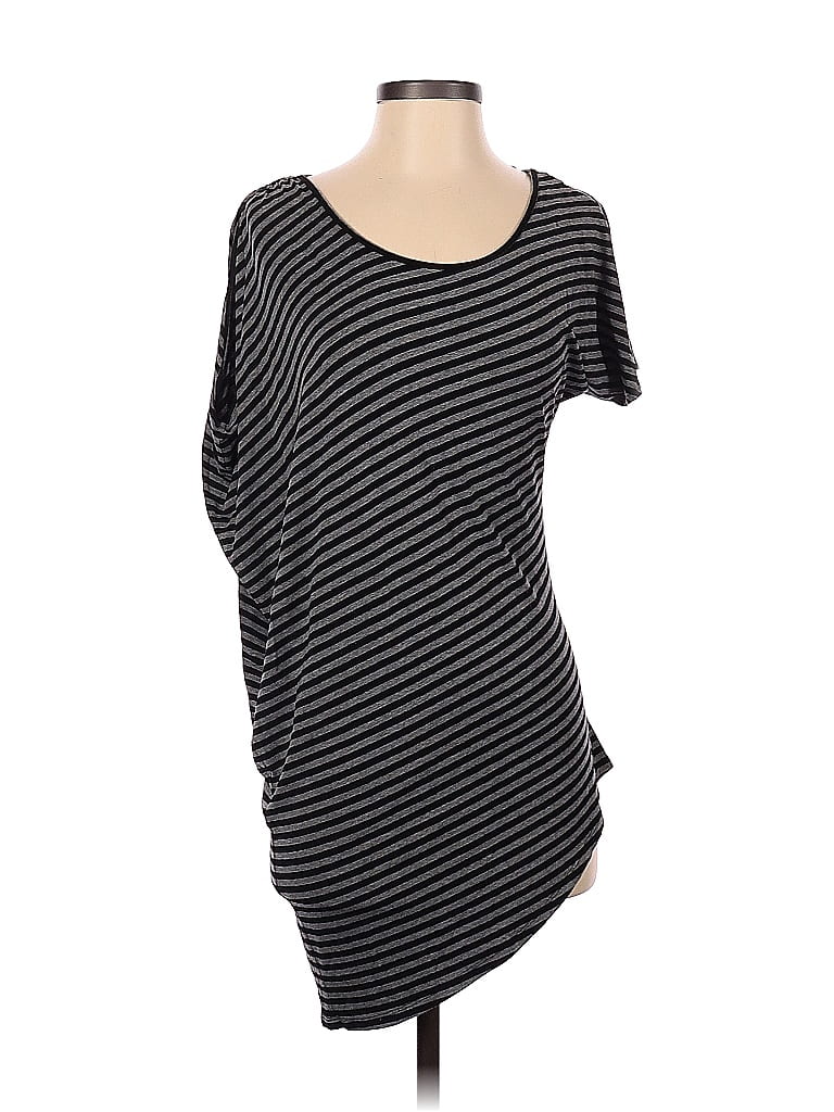 Click to view more detailed imagery on our partner's website Pre-owned Kenneth Cole New York Short Sleeve T-shirt In Black