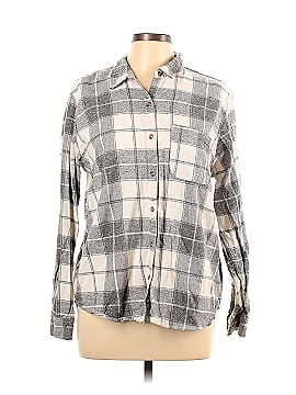 Universal Thread Long Sleeve Button-Down Shirt (view 1)