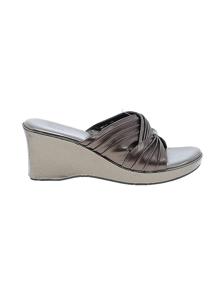 G.H. Bass & Co. Silver Sandals Size 11 - 64% off | ThredUp