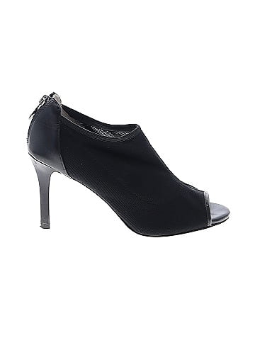 Tahari black clearance heels