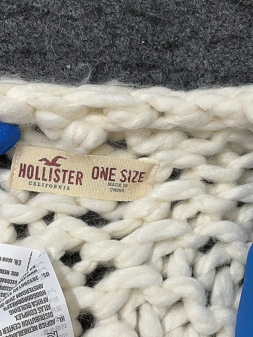 Hollister Scarf (view 2)