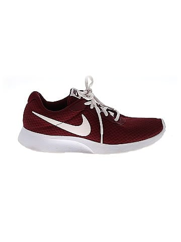 Maroon color shop nike shoes