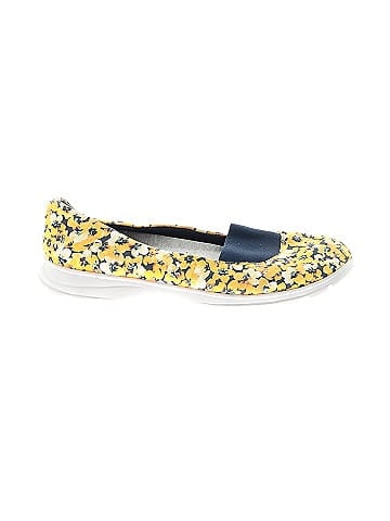 Yellow flats sale size 11