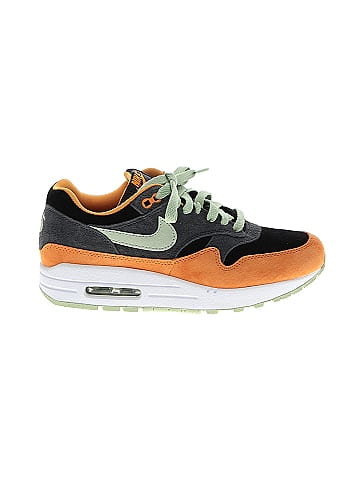 White nikes outlet with orange heel