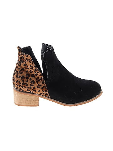 BOUTIQUE By Corkys Leopard Print Multi Color Black Ankle Boots