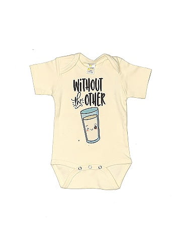 Laughing Giraffe Short Sleeve Onesie (view 1)