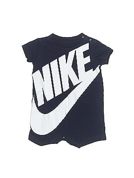 Nike Short Sleeve Outfit (view 1)