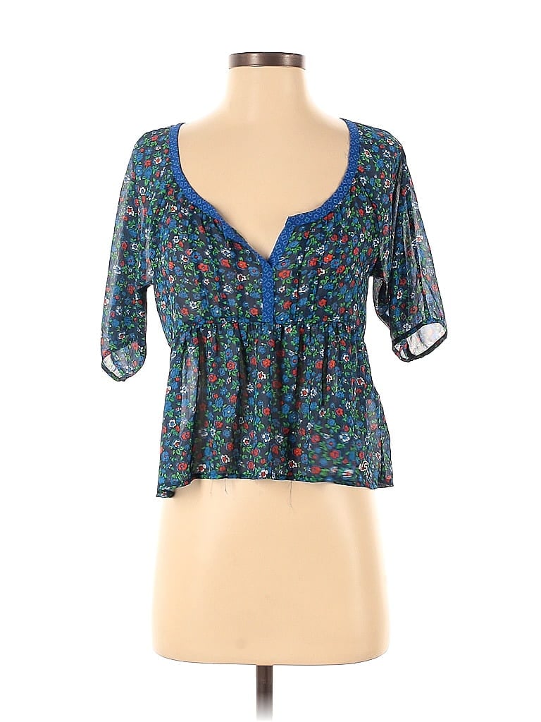 Click to view more detailed imagery on our partner's website Pre-owned Hollister Short Sleeve Blouse