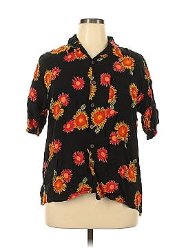 Roundy Bay Short Sleeve Button-Down Shirt (view 1)