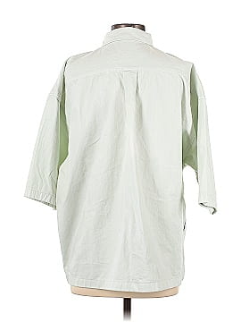 Uniqlo Short Sleeve Button-Down Shirt (view 2)