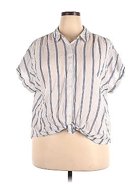 Ava & Viv Short Sleeve Button-Down Shirt (view 1)