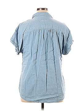 Ava & Viv Short Sleeve Button-Down Shirt (view 2)