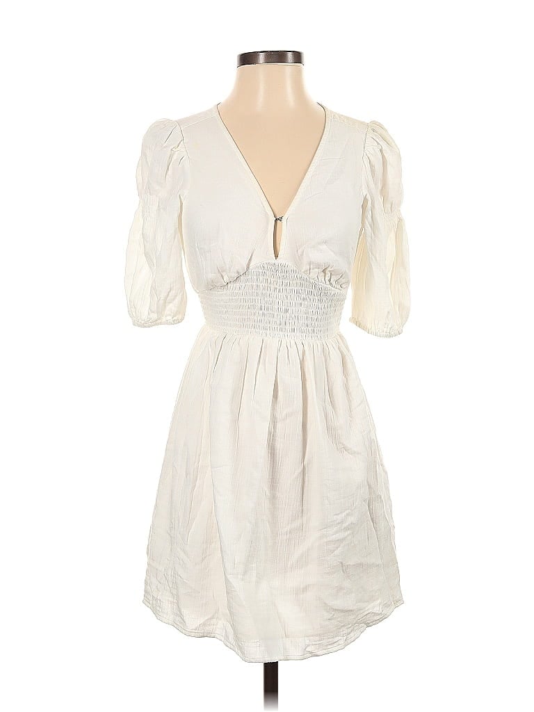 Click to view more detailed imagery on our partner's website Pre-owned Billabong Cocktail Dress In White