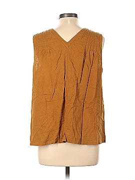 Old Navy Sleeveless Button-Down Shirt (view 2)