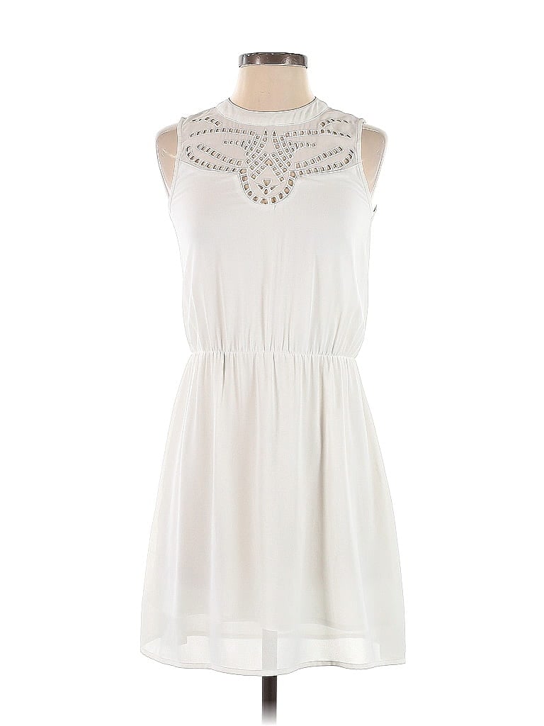 Pre-owned Collective Concepts Casual Dress In White