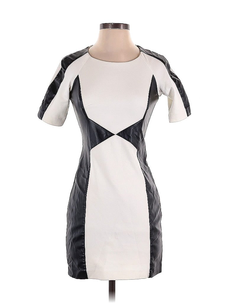Click to view more detailed imagery on our partner's website Pre-owned Laundry By Shelli Segal Cocktail Dress In White