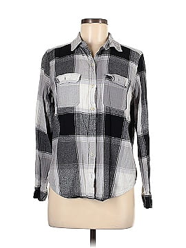 Universal Thread Long Sleeve Button-Down Shirt (view 1)