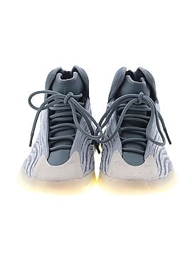 Yeezy Sneakers (view 2)