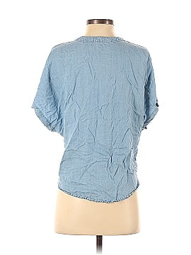 Lulus Sleeveless Button-Down Shirt (view 2)