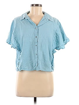 Universal Thread Short Sleeve Button-Down Shirt (view 1)