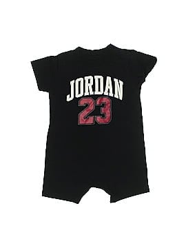 Air Jordan Short Sleeve Outfit (view 1)