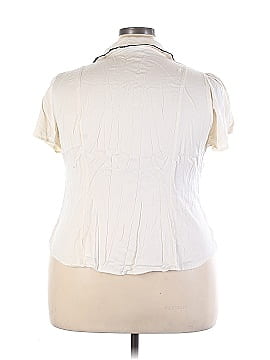 Torrid Short Sleeve Button-Down Shirt (view 2)