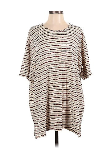 Liz Claiborne Short Sleeve T-Shirt (view 1)