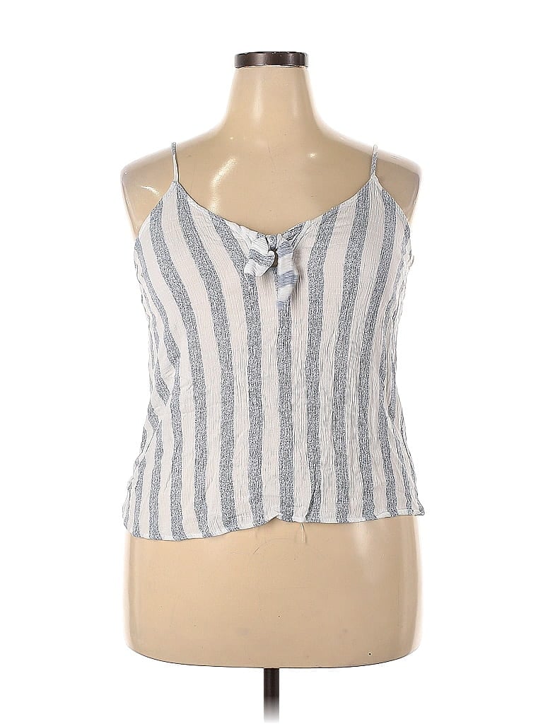 Click to view more detailed imagery on our partner's website Pre-owned Lush Sleeveless Blouse In Gray