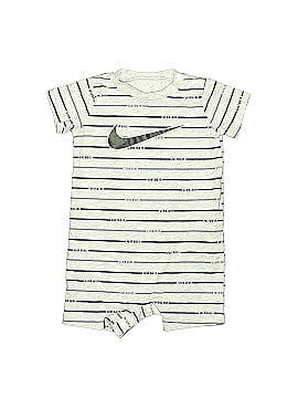 Nike Short Sleeve Outfit (view 1)