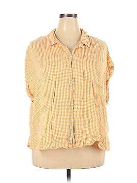 Old Navy Short Sleeve Button-Down Shirt (view 1)