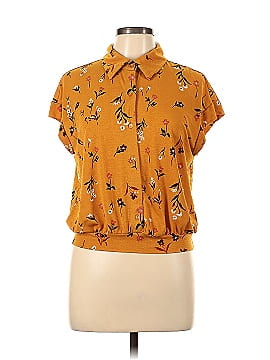Lily White Short Sleeve Button-Down Shirt (view 1)
