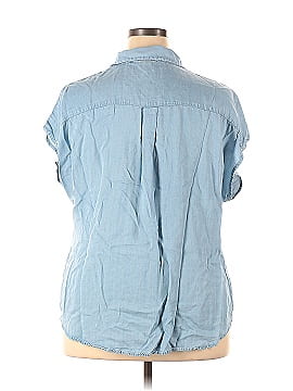 Torrid Short Sleeve Button-Down Shirt (view 2)