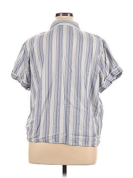 Universal Thread Short Sleeve Button-Down Shirt (view 2)