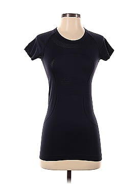 Lululemon Athletica Long Sleeve T-Shirt (view 1)