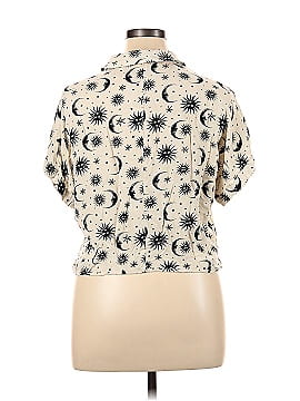 Hot Topic Short Sleeve Button-Down Shirt (view 2)