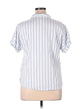 Universal Thread Short Sleeve Button-Down Shirt (view 2)