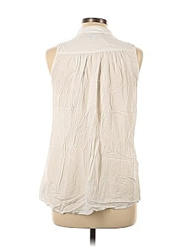 Gap Sleeveless Button-Down Shirt (view 2)