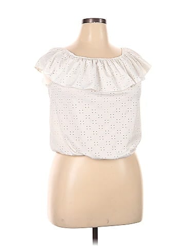 Stunn'd Sleeveless Blouse (view 1)
