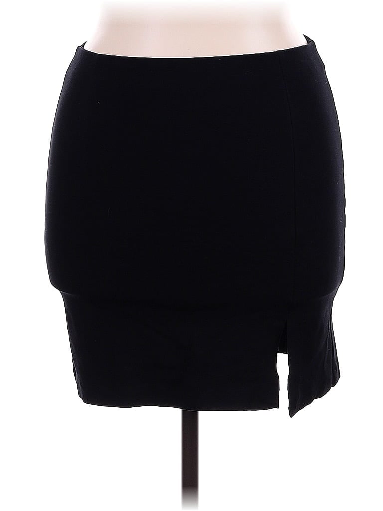 Click to view more detailed imagery on our partner's website Pre-owned Stradivarius Active Skirt In Black