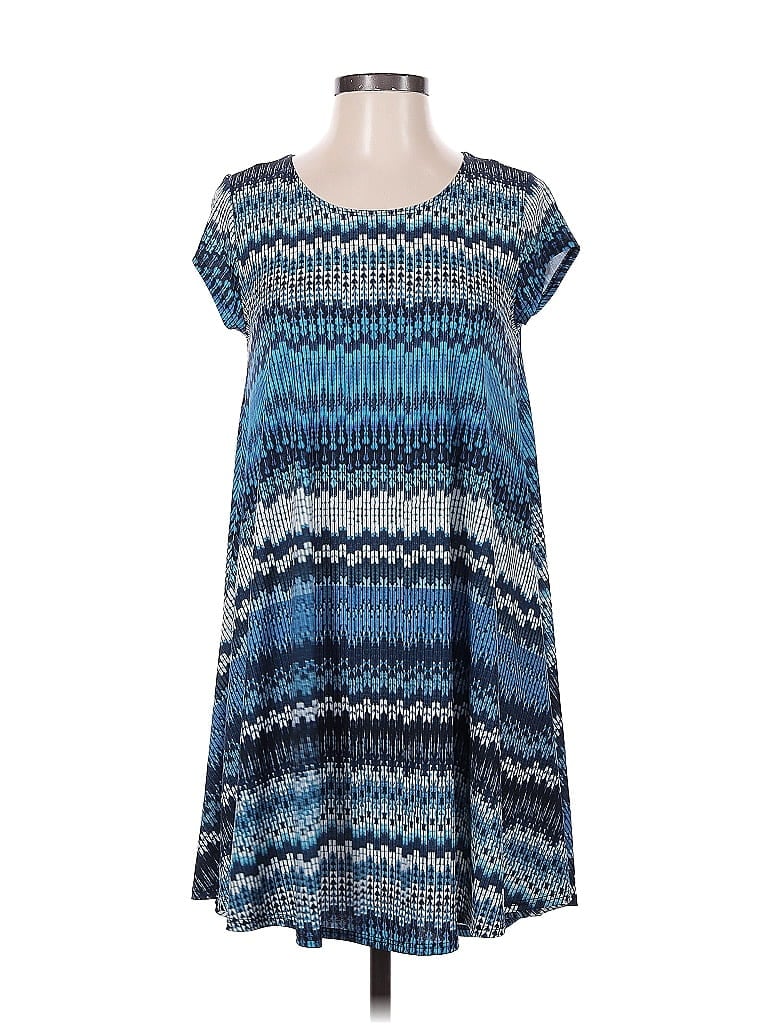 Click to view more detailed imagery on our partner's website Pre-owned Karen Kane Short Sleeve Top Blue Scoop Neck Tops