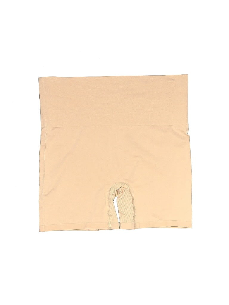 Click to view more detailed imagery on our partner's website Pre-owned Jockey Khaki Shorts