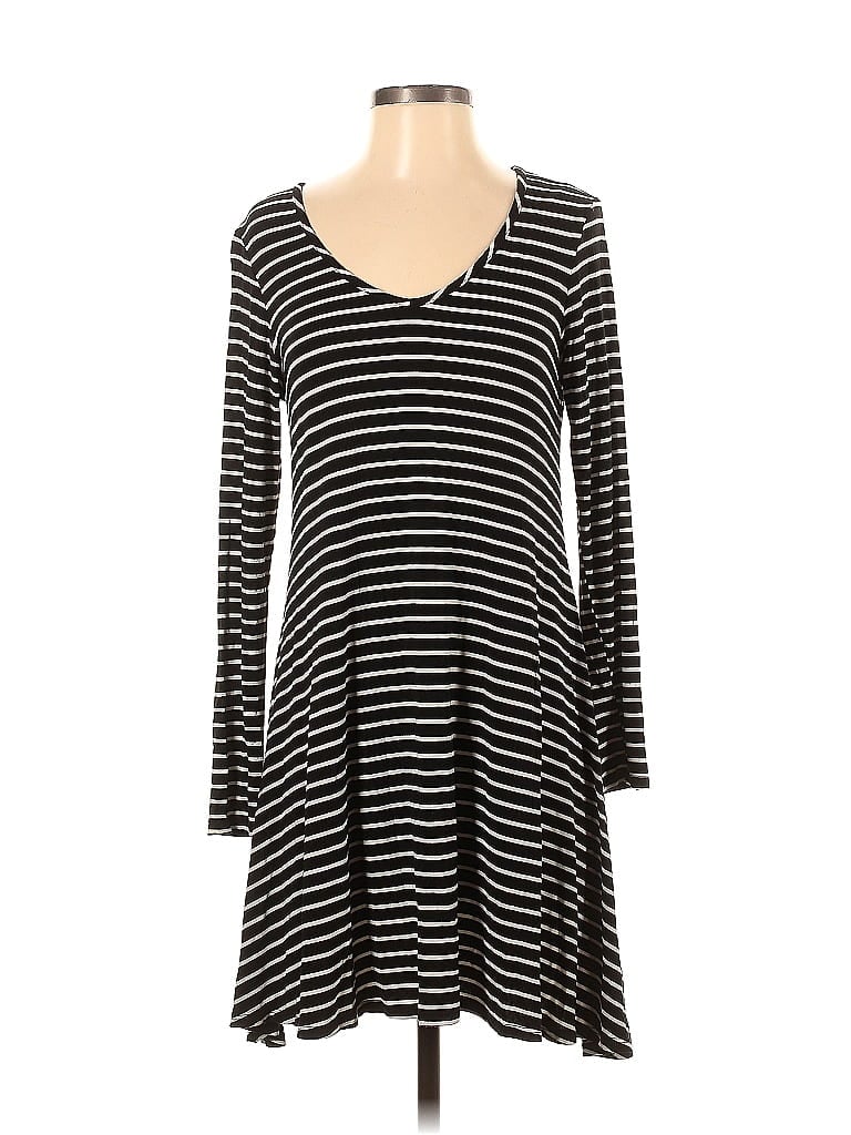 Click to view more detailed imagery on our partner's website Pre-owned Neiman Marcus Casual Dress In Black