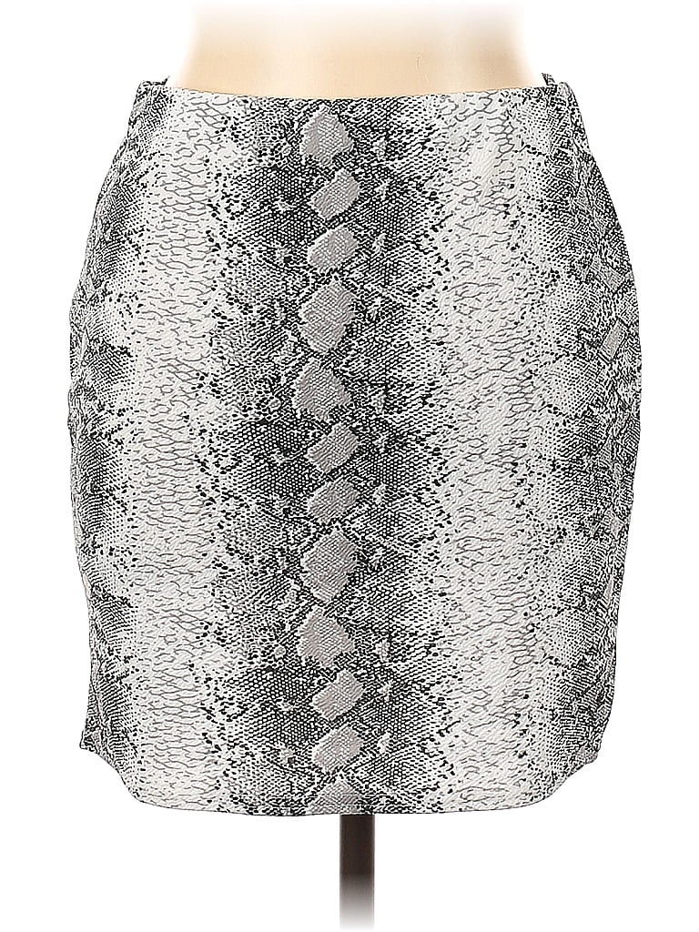 Pre-owned Boohoo Faux Leather Skirt In Silver