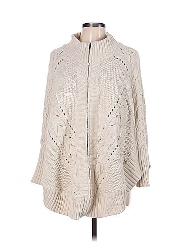 Simply Noelle Poncho (view 1)