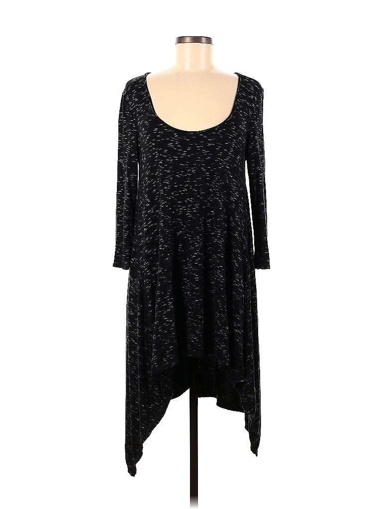 Click to view more detailed imagery on our partner's website Pre-owned Max Studio Casual Dress