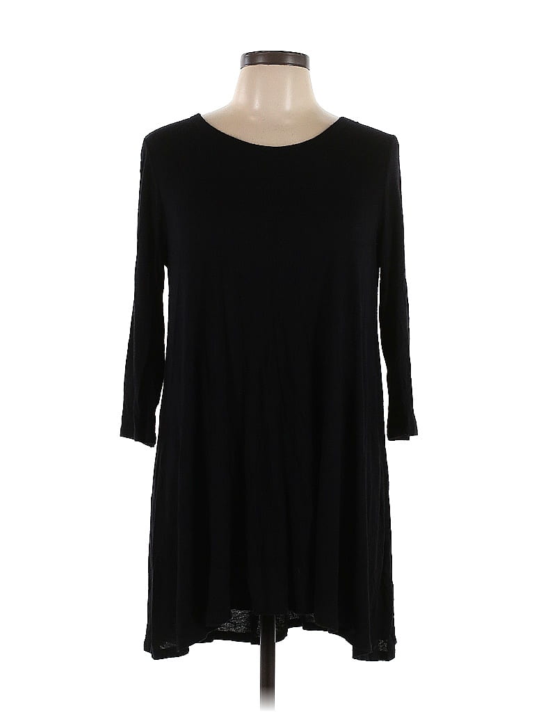 Click to view more detailed imagery on our partner's website Pre-owned Aiden 3/4 Sleeve Top Black Boatneck Tops