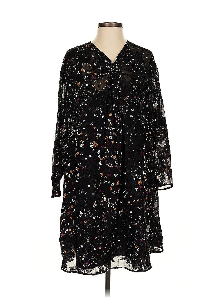 Click to view more detailed imagery on our partner's website Pre-owned Club Monaco Casual Dress