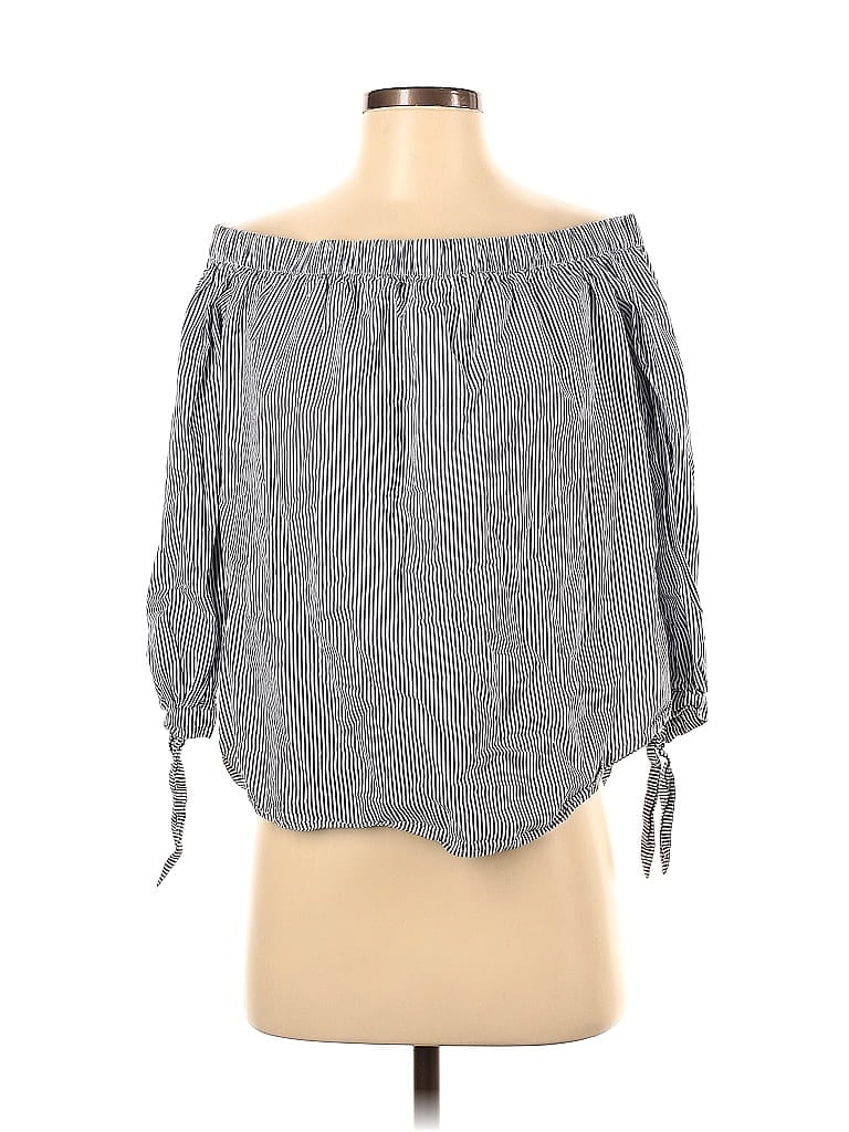 Click to view more detailed imagery on our partner's website Pre-owned Abercrombie & Fitch 3/4 Sleeve Blouse