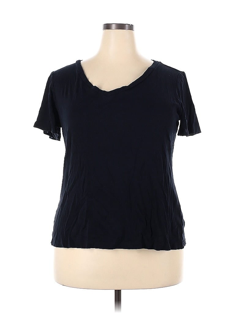 Click to view more detailed imagery on our partner's website Pre-owned Style & Co Short Sleeve T-shirt